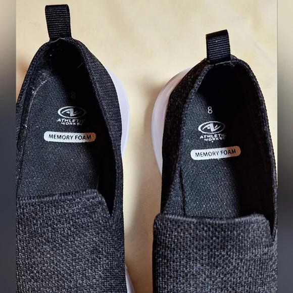 👟ATHLETIC WORKS slip-shoes. Size 8 - Picture 6 of 8